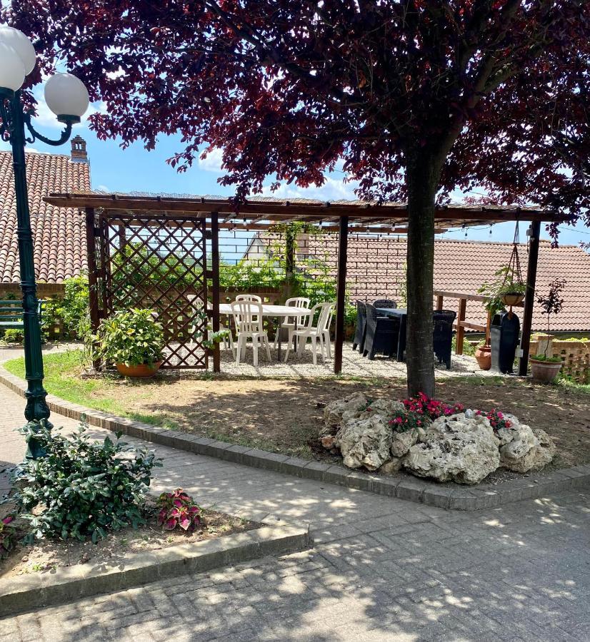 Bed And Breakfast Olimpia San Salvatore Monferrato Exterior foto